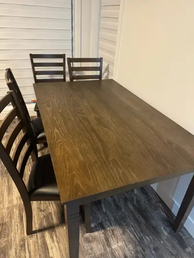 superbe table avec 4 chaises , View more