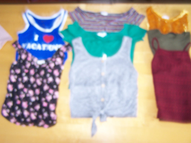vêtements jeune fille ou dame small dans Femmes - Pantalons et shorts  à Trois-Rivières