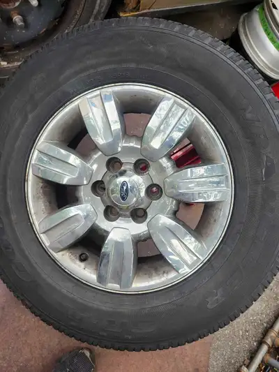 I am selling Ford alloy rim R18 The tire is already off the rim