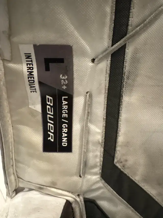 Bauer M5 pro goalie pads  in Hockey in Calgary - Image 4