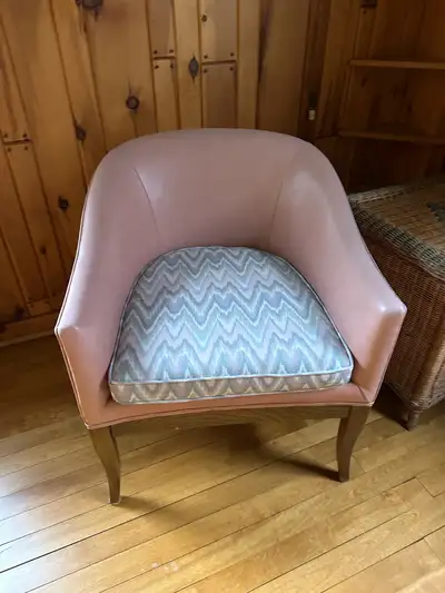 fauteuil en cuir style vintage, View more