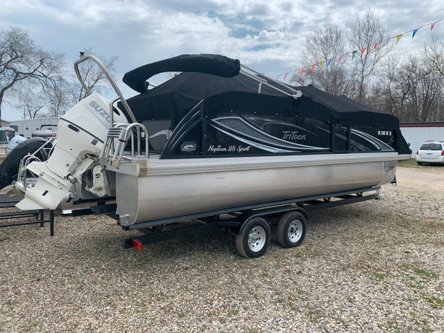 JC Pontoon in Powerboats & Motorboats in Barrie - Image 2