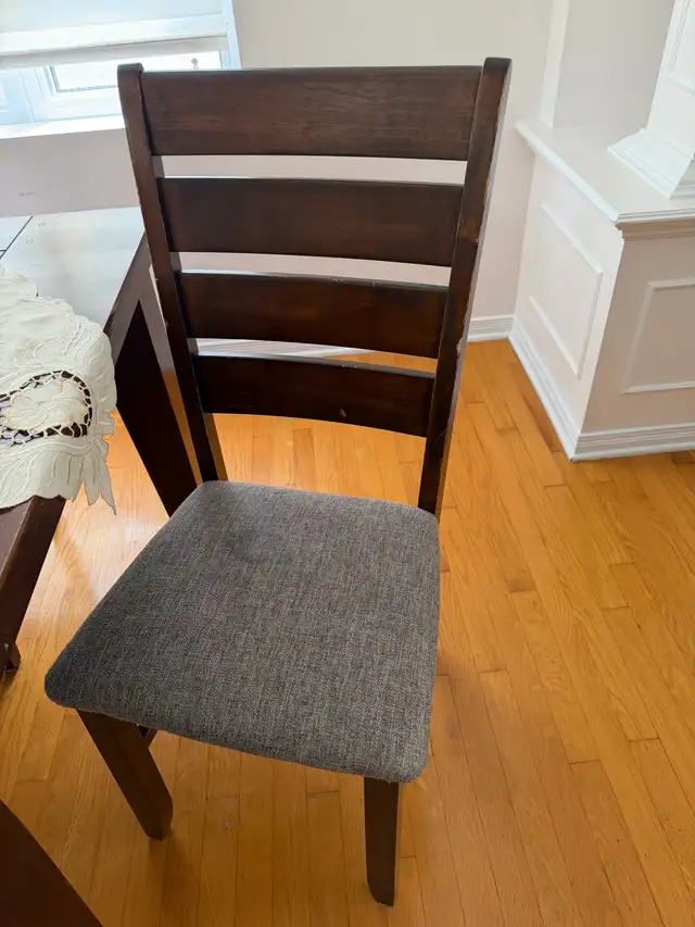 dining room set in Dining Tables & Sets in Laval / North Shore - Image 3