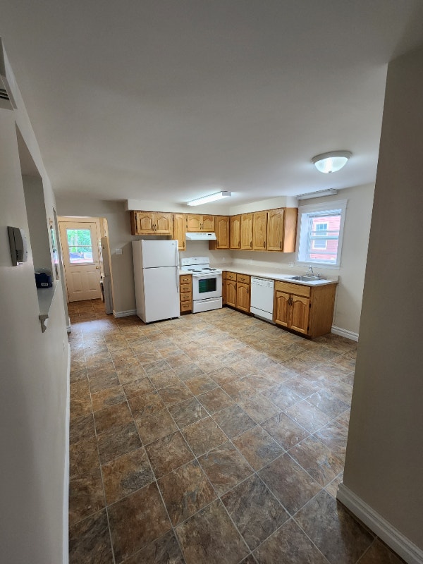 Two bedroom apartment Pleasant St downtown Truro Long Term Rentals