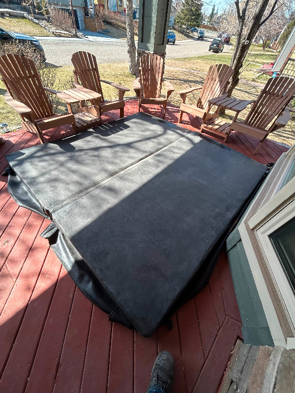 Used spa cover excellent shape in Hot Tubs & Pools in Calgary