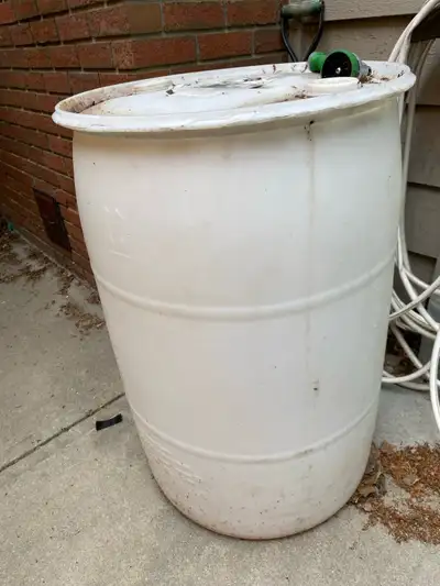 Needs some cleaning, as it came with brewery chemicals in it, but very usable as a rain barrel