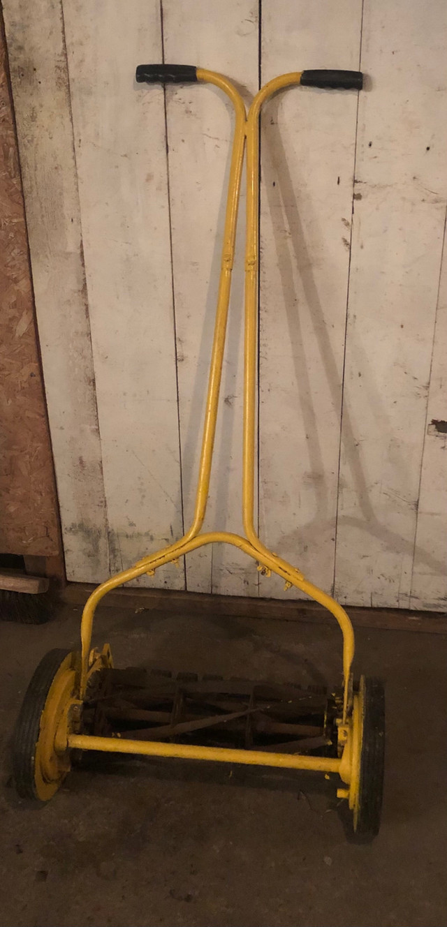 15" reel mower tondeuse manuelle a lames dans Tondeuses et souffleuses  à Laval/Rive Nord - Image 2