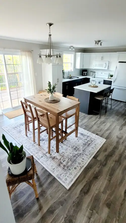 Large, spacious and bright main floor, 1450 sq. ft., 15 minutes from Bayers Lake. Available Septembe...