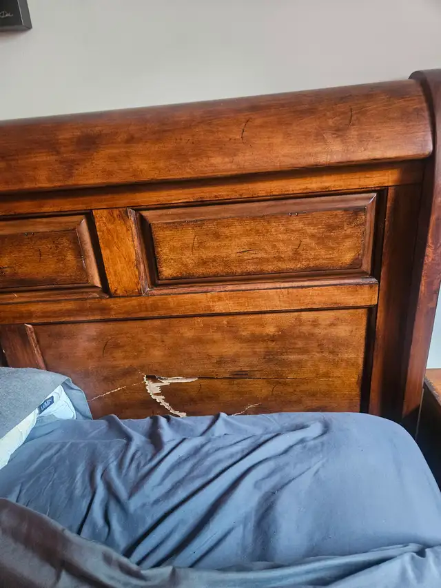 Solid Wood Queen Bedroom Set in Beds & Mattresses in Cornwall - Image 10