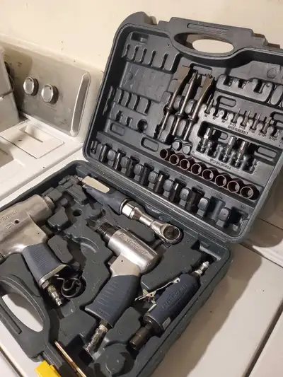 This Mastercraft tool set comes with a variety of air tools and sockets, perfect for any mechanic or...