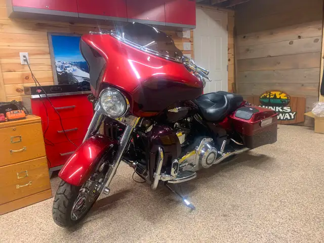 2012 Harley Davidson Cvo street glide in Touring in Winnipeg - Image 6