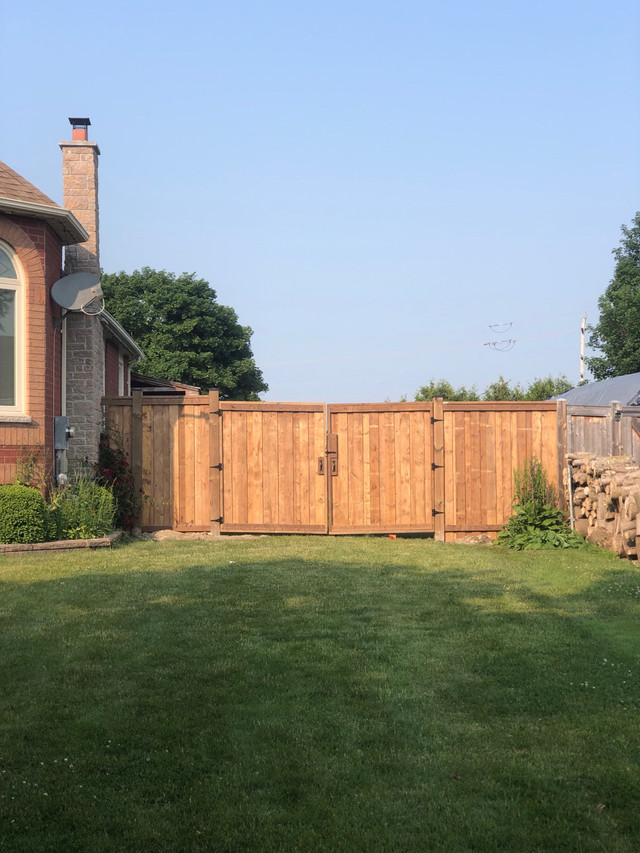 Post , fence and deck  in Decks & Fences in Kawartha Lakes - Image 4