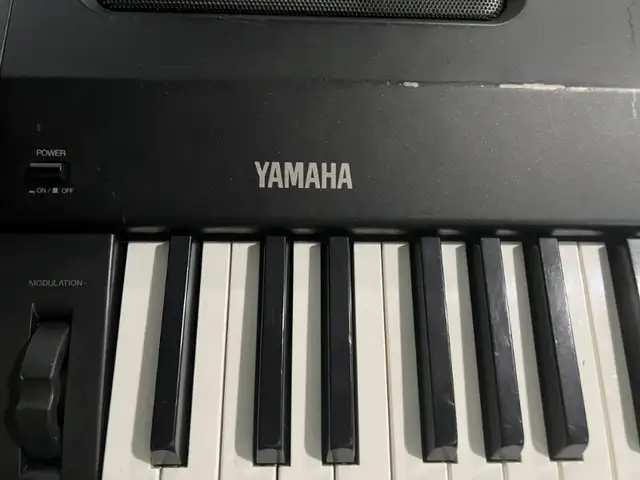 Keyboard Yamaha full lenght with stand etcc in Pianos & Keyboards in Longueuil / South Shore - Image 3
