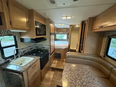 Popular No Slide 2016 Thor Four Winds 22E. 24’ overall length. Low miles (44,500), Well maintained a...