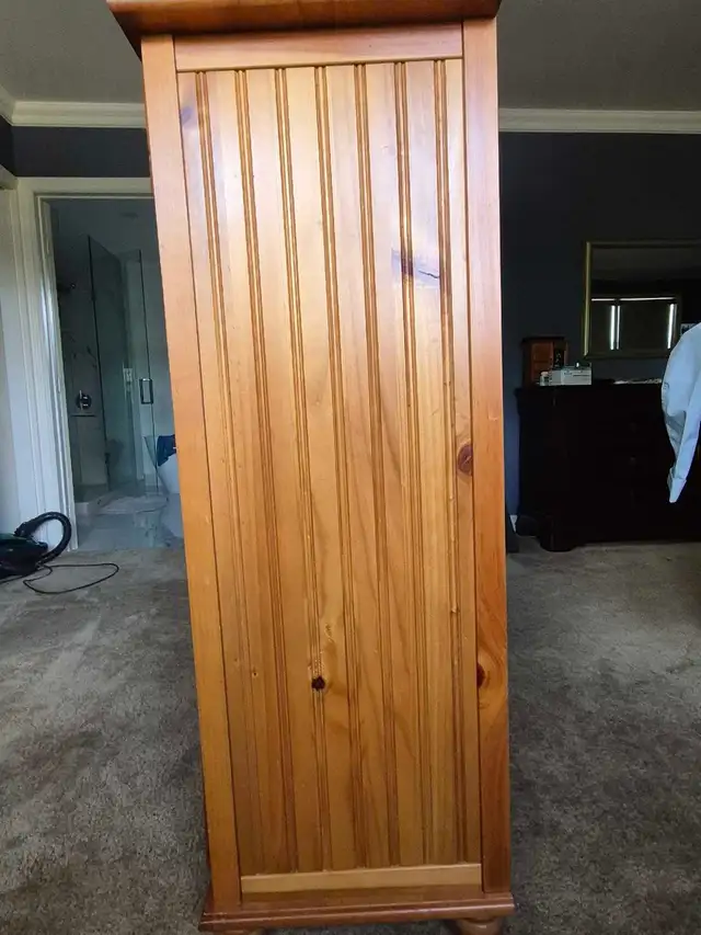 Stanley Solid Wood Dresser and Night Table set in Dressers & Wardrobes in Mississauga / Peel Region - Image 4