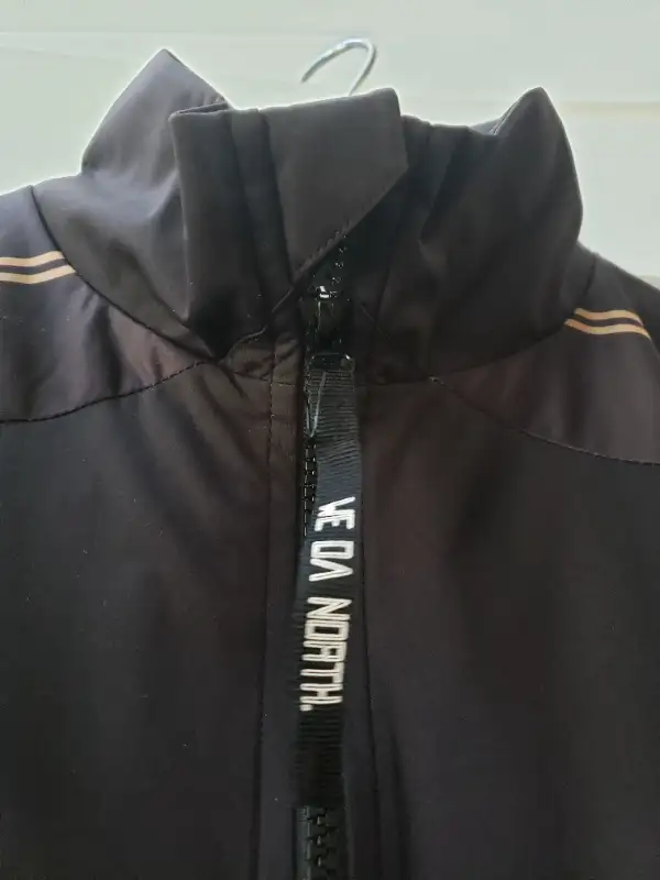 Toronto Raptors Qore Women's Windbreaker Medium Jacket Black in Women's - Tops & Outerwear in Markham / York Region - Image 5