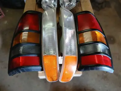 Silverado, 99-02 headlights,L,R 40.00 for the pair, signal lights,L,R 40.00 for the pair, 2 sets 60....