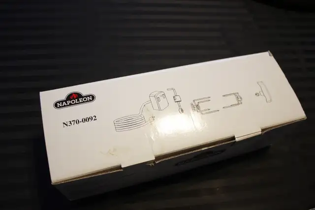 Napoleon rotisserie kit in BBQs & Outdoor Cooking in Oakville / Halton Region - Image 2