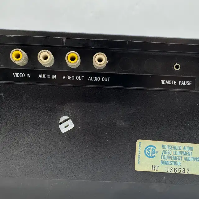 Sanyo VCR 4035 SuperBeta Betamax Video Cassette Recorder in General Electronics in City of Toronto - Image 10