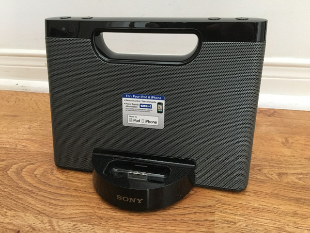 Old iPod / iPhone dock - FREE in iPods & MP3s in Mississauga / Peel Region