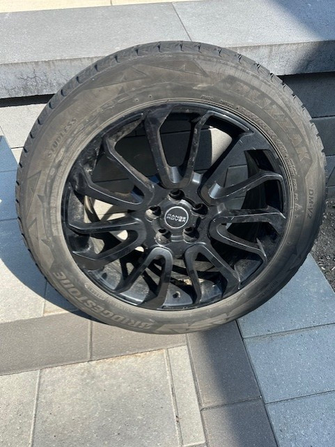 255-50-20  (Range Rover Sport) winter tires and rims in Tires & Rims in Markham / York Region - Image 2