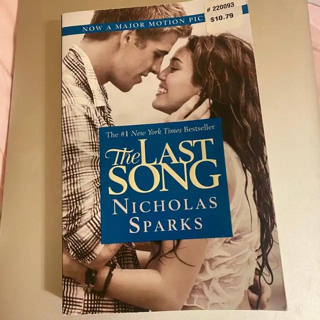 The last song by Nicholas sparks  in Fiction in Calgary - Image 2