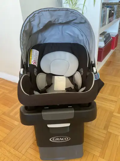GRACO Car seat Snug Ride 35 Lite LX Infant Car Seat, 1.8-15.8 kg (4-35 lb) In very good condition. O...