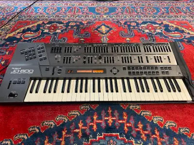 Roland JD-800 Digital Synthesiser The Roland JD-800 was produced in the early 90's. It is an extreme...