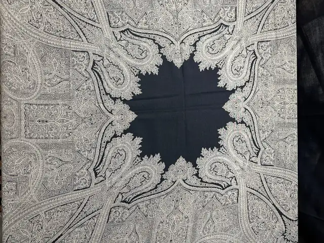 STUNNING YVES ST-LAURENT VINTAGE SHAWL in Women's - Tops & Outerwear in Ottawa - Image 6