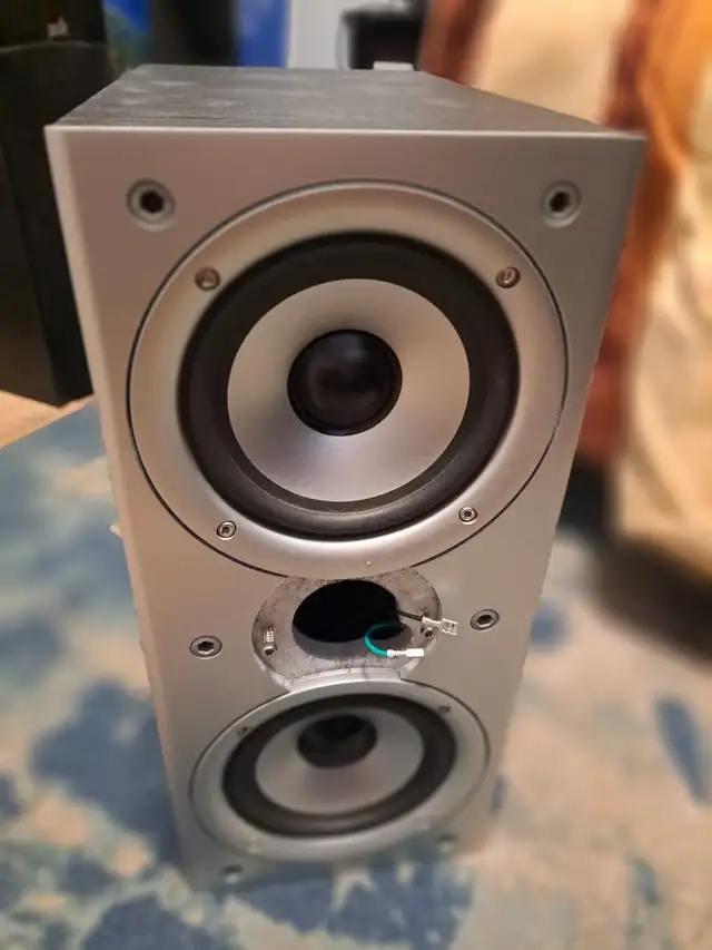 Polk audio monitor 40 speaker in Speakers in Calgary - Image 4
