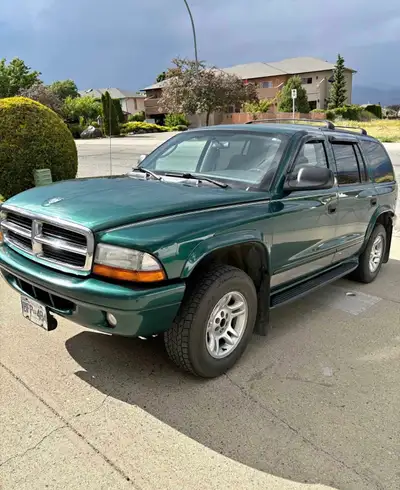 4.7L v8 2003 Dodge Durango SLT – 4X4 - One Owner – 148,000 km – Immaculate Condition. 3rd row seatin...