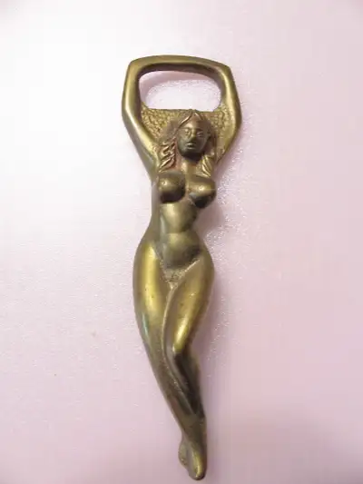 Décapsuleur femme vintage, View more