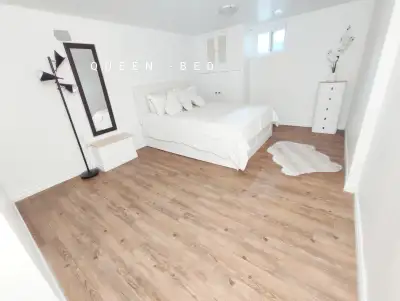 Two Large Furnished Rooms for Rent – Female Only Yonge & Steeles (Newtonbrook East / Willowdale, Nor...