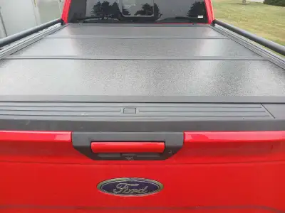 6 months old Paid $1400 new Comes on a 6.5 ft box $650 phone/text 902 629 5414