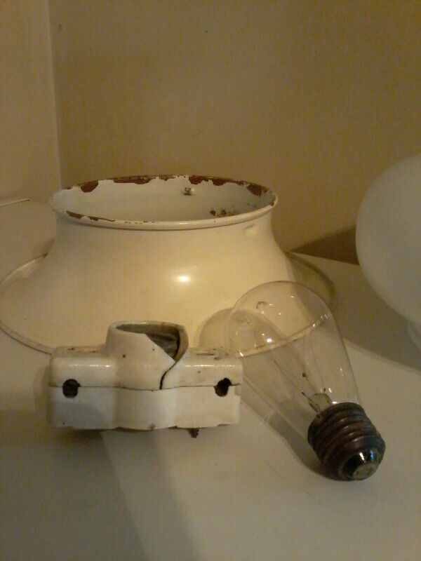 Antique 1900-1910 ceiling light in orig,condition working bulb. in Indoor Lighting & Fans in Cambridge - Image 4