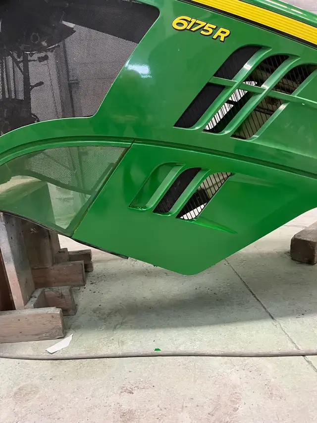 Fiberglass repairs/refinishing523046269454929927