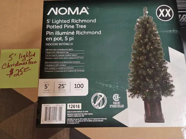 Christmas tree64523621359363120