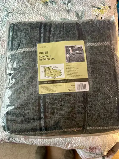 Queen-size 8-piece bedding set, View more