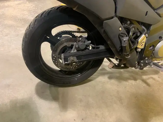 Trading Suzuki V-Strom 650 2007 in Sport Touring in Oshawa / Durham Region - Image 5