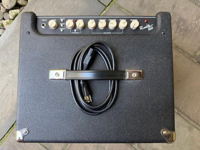 Fender Rumble 100 bass amp in Amps & Pedals in Oakville / Halton Region - Image 3