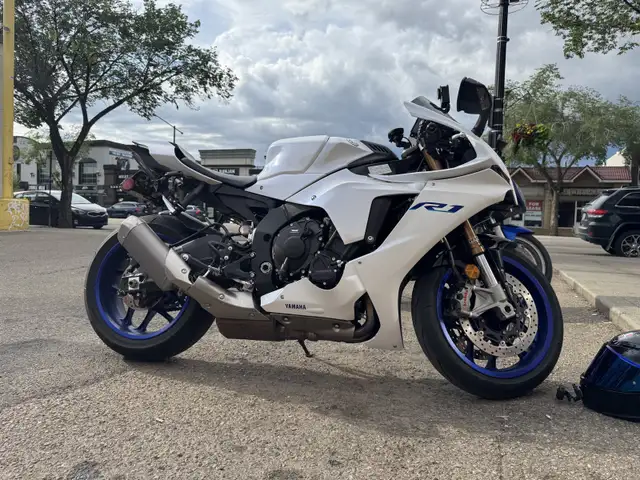 2025 YZF-R1 in Sport Bikes in Edmonton - Image 7