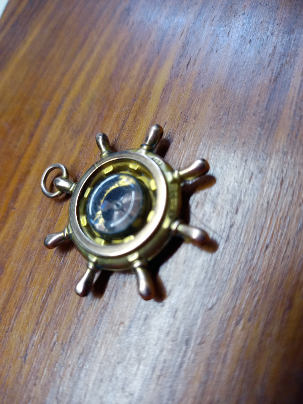 Antique Gold Ships Wheel Compass Pendant in Jewellery & Watches in Barrie - Image 4