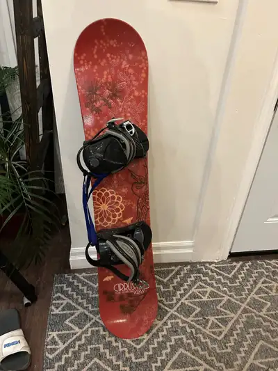 Jr snowboard and bindings Really good shape 128cm