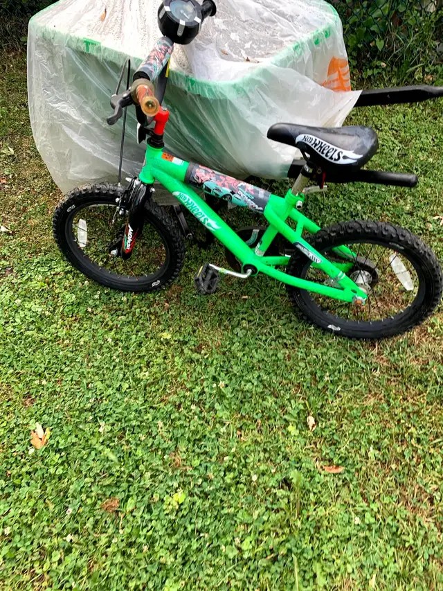 Green HotWheels Bike for Kids63234779448193121