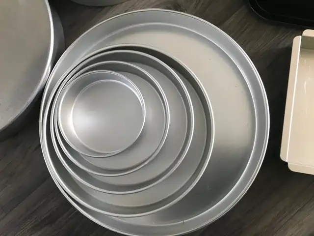 CAKE PANS  ASSORTED in Kitchen & Dining Wares in Calgary - Image 3