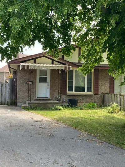 Semi- detached 4 level back split for sale in the heart of Thorold 5 bedroom ( can be easily convert...