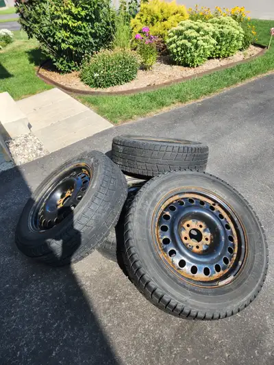 4 Yokohama iceguard 1G51v winter tires on rims 225 / 65 / R17. These were on a 2022 Subaru Outback.