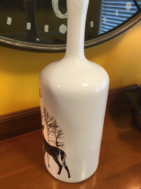 Like New Torre & Tagus Stag Ceramic Decal Tall Vase White/Black in Other in Oshawa / Durham Region - Image 4