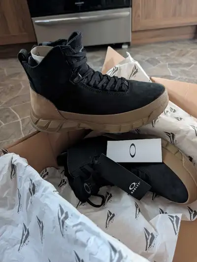 New Oakley Boots, size 10 women Men 8.5 , View more