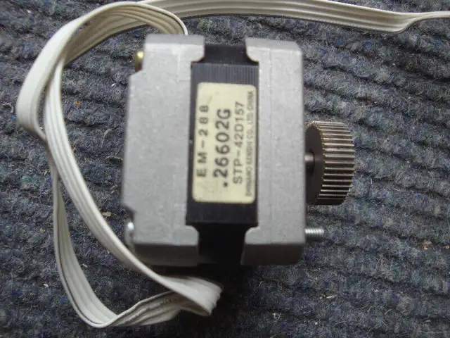 petits moteurs électriques 2$ in Other Business & Industrial in Longueuil / South Shore - Image 4